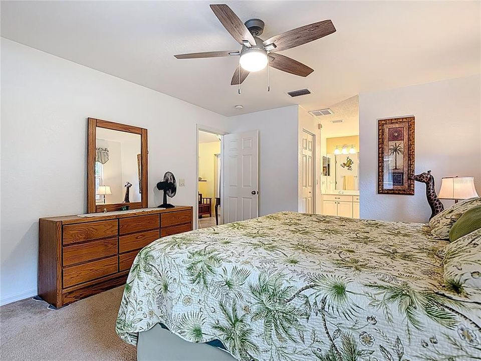 Под контрактом: $399,900 (3 спален, 2 ванн, 1914 Квадратных фут)