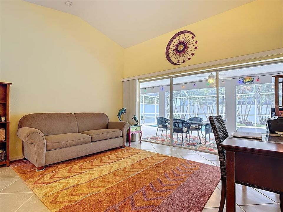 Под контрактом: $399,900 (3 спален, 2 ванн, 1914 Квадратных фут)