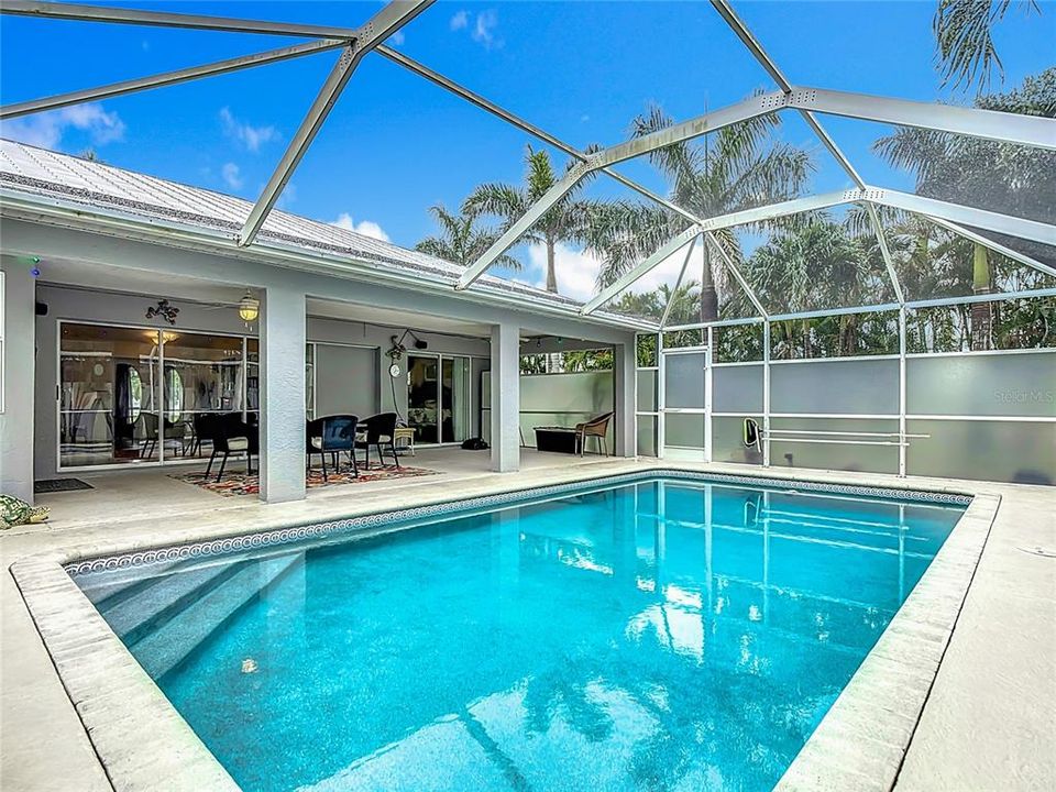 Под контрактом: $399,900 (3 спален, 2 ванн, 1914 Квадратных фут)