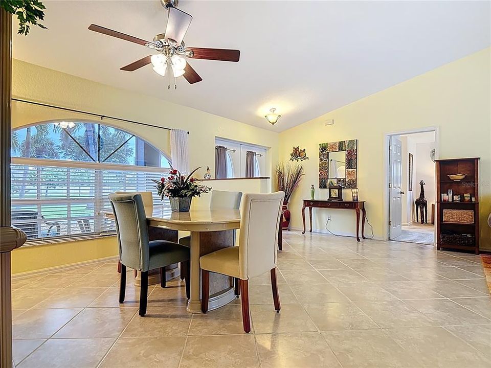 Под контрактом: $399,900 (3 спален, 2 ванн, 1914 Квадратных фут)