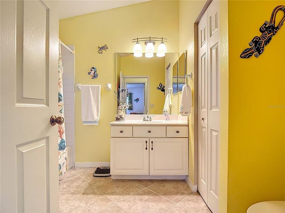 Под контрактом: $399,900 (3 спален, 2 ванн, 1914 Квадратных фут)