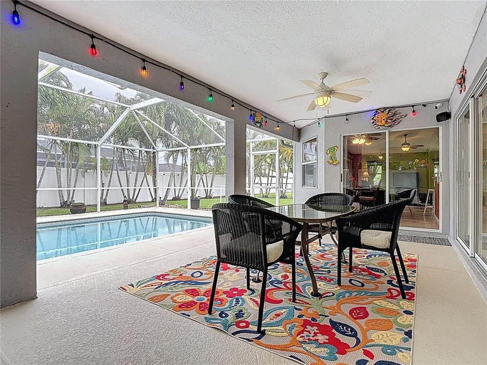 Под контрактом: $399,900 (3 спален, 2 ванн, 1914 Квадратных фут)