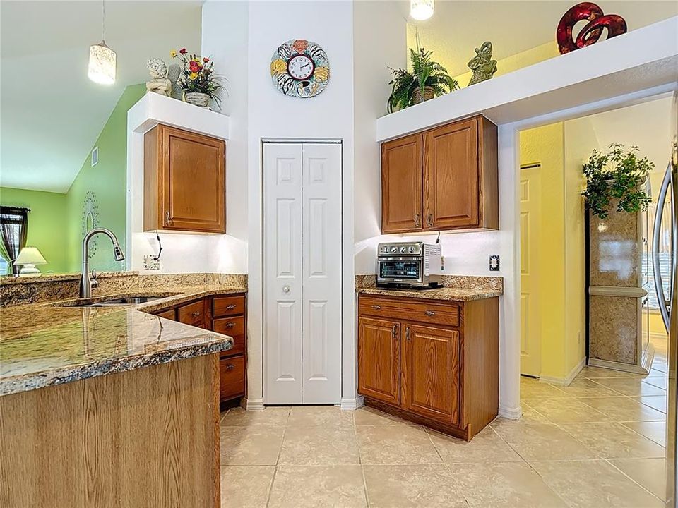 Под контрактом: $399,900 (3 спален, 2 ванн, 1914 Квадратных фут)