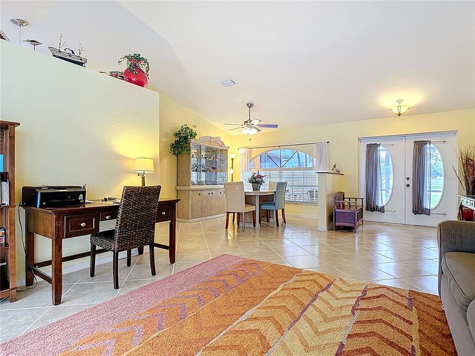 Под контрактом: $399,900 (3 спален, 2 ванн, 1914 Квадратных фут)