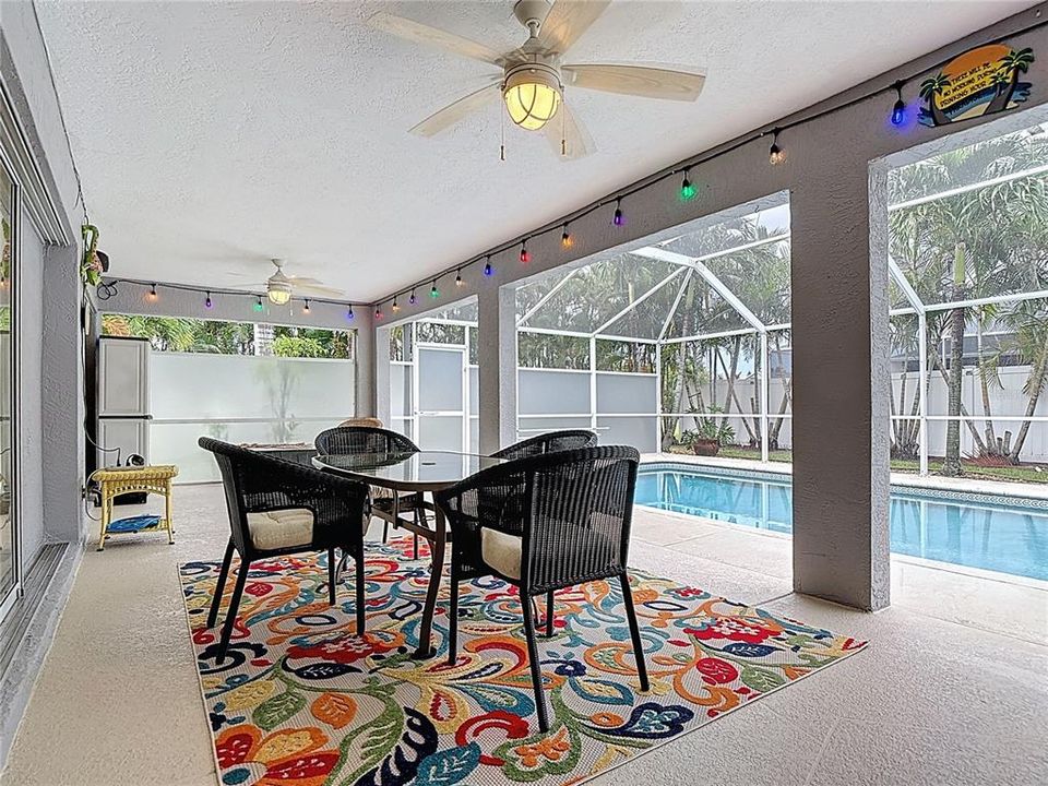 Под контрактом: $399,900 (3 спален, 2 ванн, 1914 Квадратных фут)