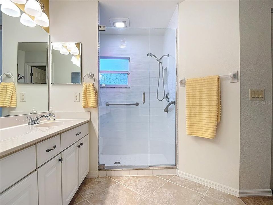 Под контрактом: $399,900 (3 спален, 2 ванн, 1914 Квадратных фут)