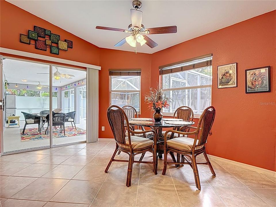 Под контрактом: $399,900 (3 спален, 2 ванн, 1914 Квадратных фут)