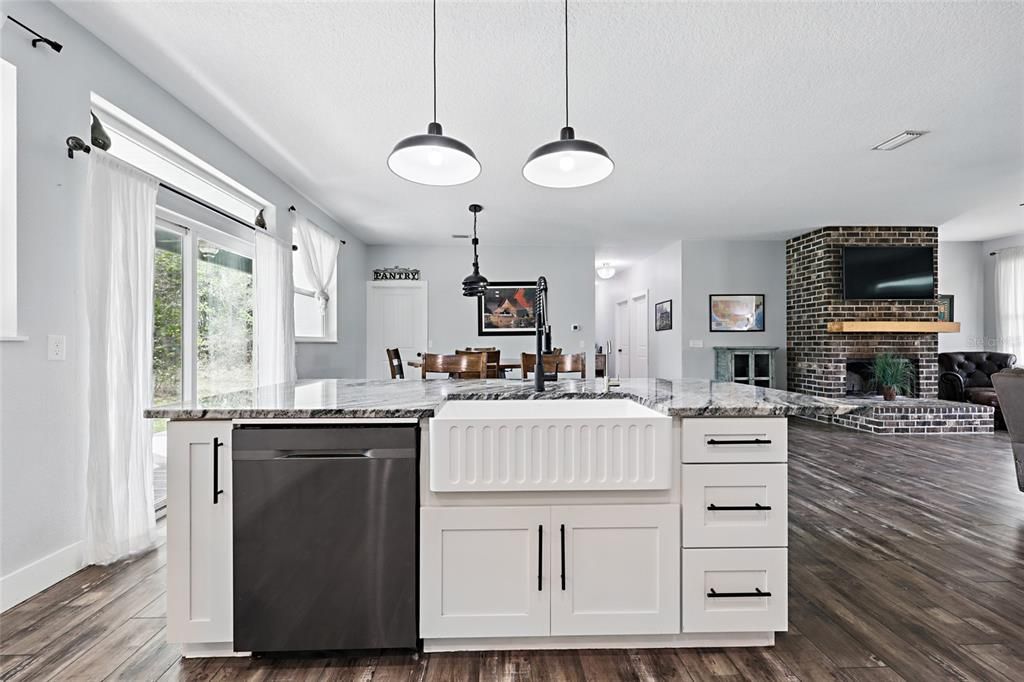 待售: $895,000 (6 贝兹, 3 浴室, 3188 平方英尺)