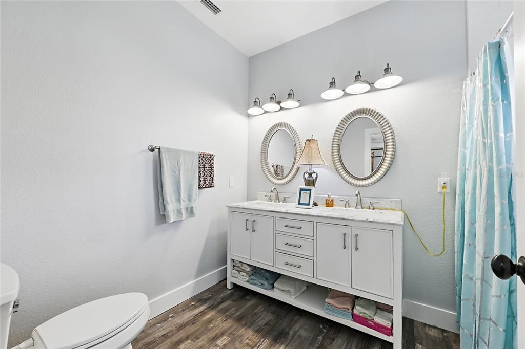 待售: $895,000 (6 贝兹, 3 浴室, 3188 平方英尺)