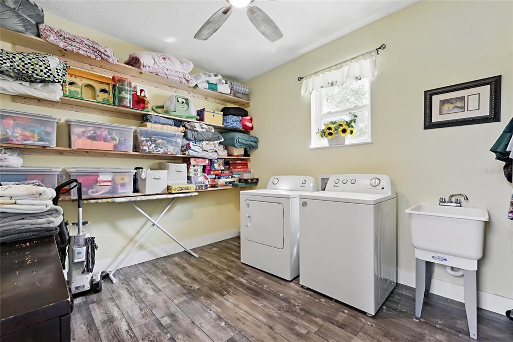 待售: $895,000 (6 贝兹, 3 浴室, 3188 平方英尺)