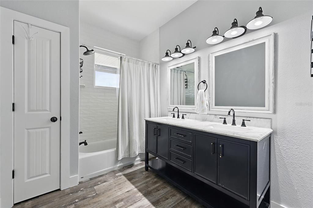 待售: $895,000 (6 贝兹, 3 浴室, 3188 平方英尺)