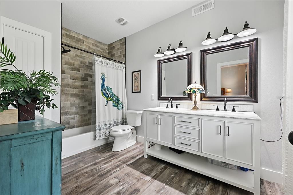 待售: $895,000 (6 贝兹, 3 浴室, 3188 平方英尺)