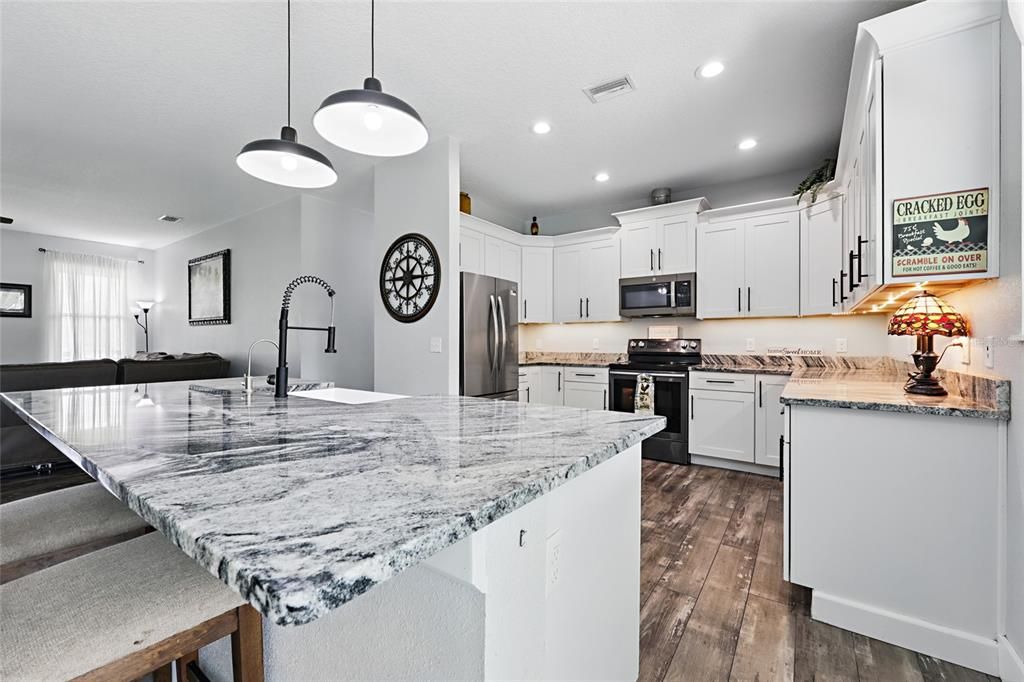 待售: $895,000 (6 贝兹, 3 浴室, 3188 平方英尺)