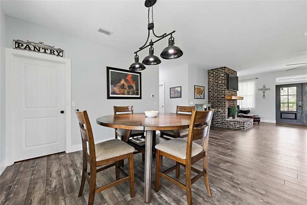 待售: $895,000 (6 贝兹, 3 浴室, 3188 平方英尺)