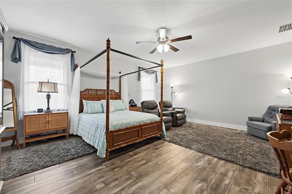 待售: $895,000 (6 贝兹, 3 浴室, 3188 平方英尺)