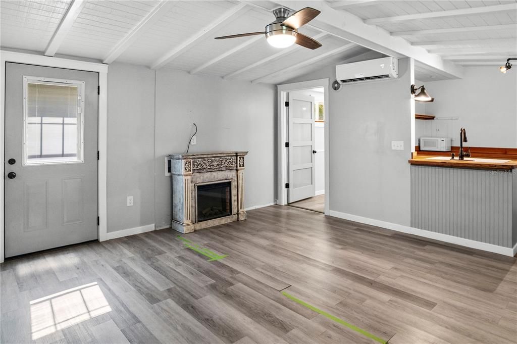 待售: $100,000 (1 贝兹, 1 浴室, 704 平方英尺)