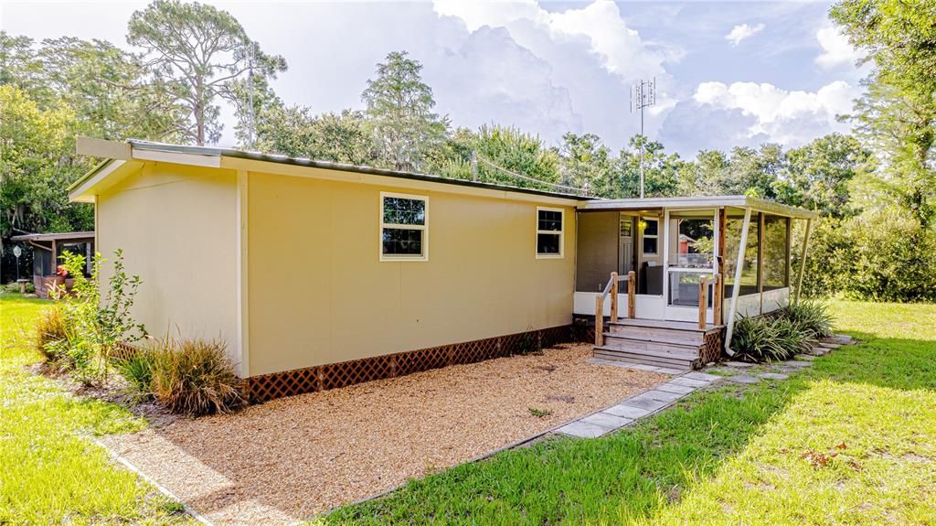 待售: $100,000 (1 贝兹, 1 浴室, 704 平方英尺)