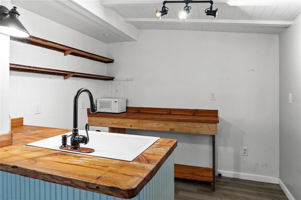 待售: $100,000 (1 贝兹, 1 浴室, 704 平方英尺)