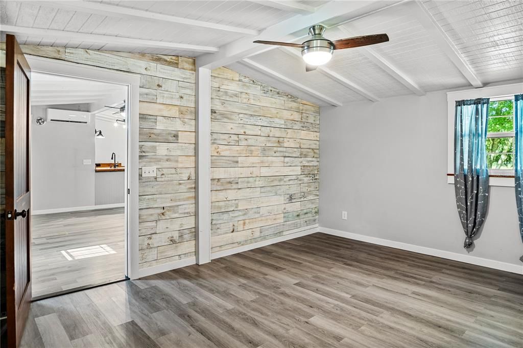 待售: $100,000 (1 贝兹, 1 浴室, 704 平方英尺)