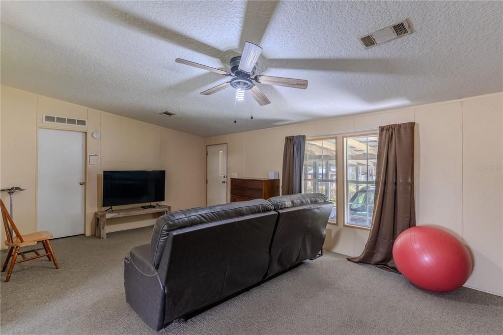 En Venta: $599,900 (6 camas, 4 baños, 2916 Pies cuadrados)