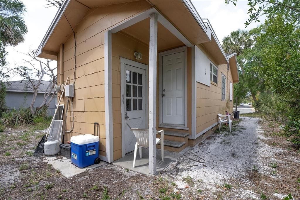 合同活跃: $405,000 (6 贝兹, 3 浴室, 1937 平方英尺)