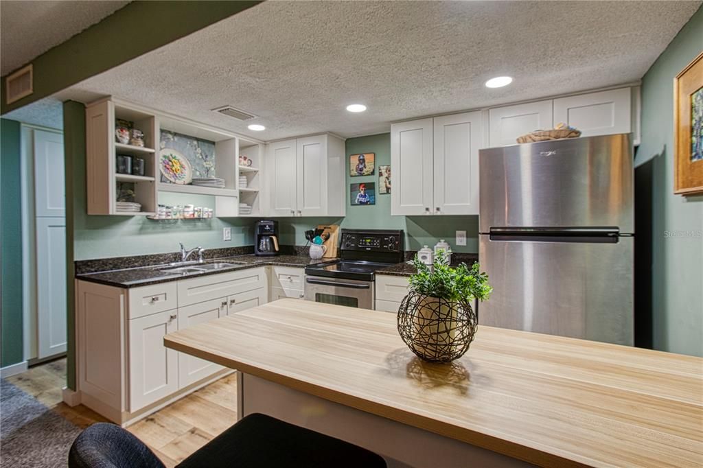 For Sale: $75,000 (1 beds, 1 baths, 538 Square Feet)