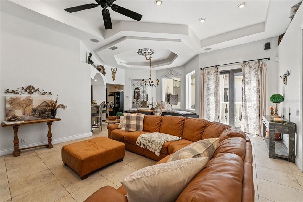 En Venta: $2,299,000 (6 camas, 5 baños, 6200 Pies cuadrados)