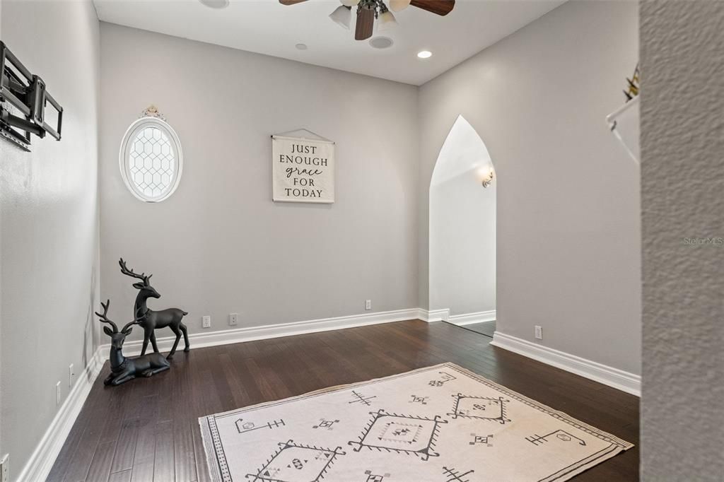 En Venta: $2,299,000 (6 camas, 5 baños, 6200 Pies cuadrados)