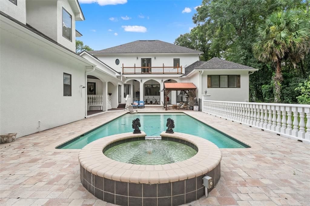 En Venta: $2,299,000 (6 camas, 5 baños, 6200 Pies cuadrados)