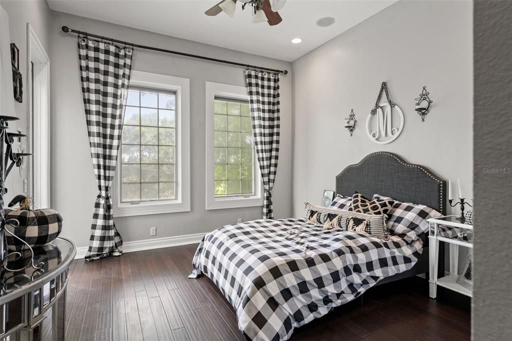 En Venta: $2,299,000 (6 camas, 5 baños, 6200 Pies cuadrados)