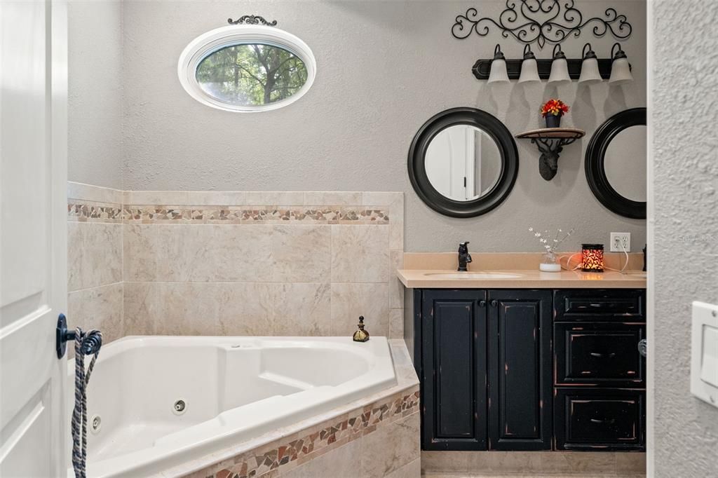 En Venta: $2,299,000 (6 camas, 5 baños, 6200 Pies cuadrados)