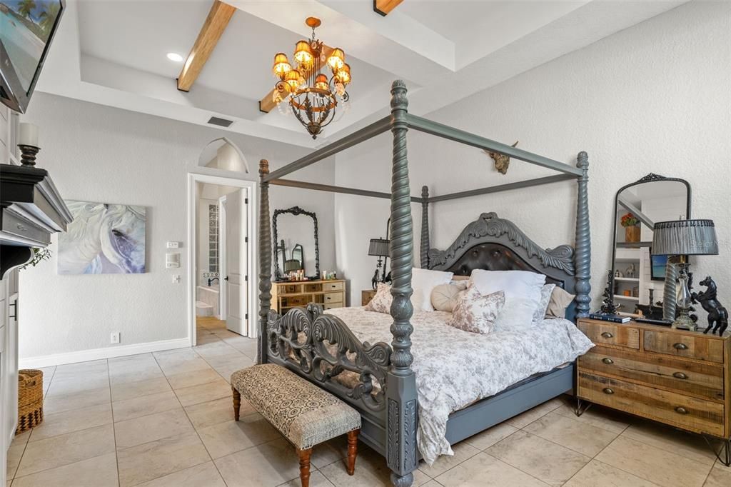 En Venta: $2,299,000 (6 camas, 5 baños, 6200 Pies cuadrados)