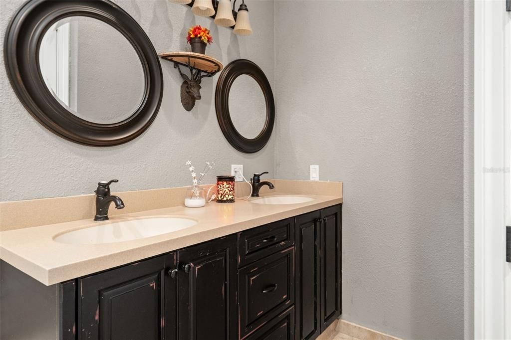 En Venta: $2,299,000 (6 camas, 5 baños, 6200 Pies cuadrados)