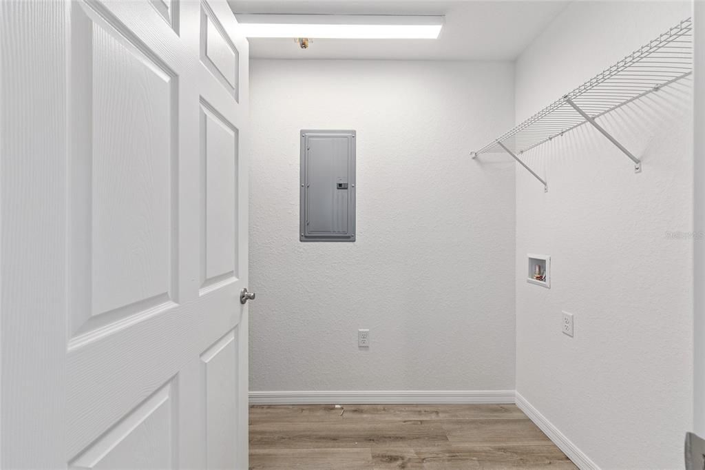 Active With Contract: $194,900 (3 beds, 2 baths, 1000 Square Feet)