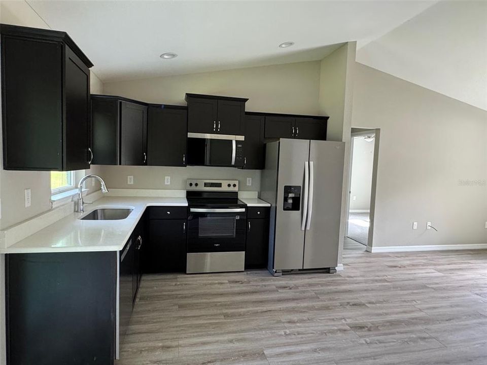 Active With Contract: $194,900 (3 beds, 2 baths, 1000 Square Feet)