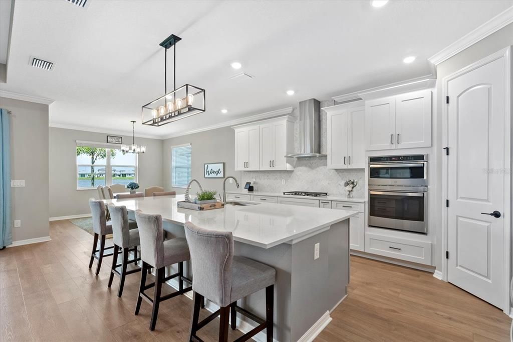 Active With Contract: $900,000 (4 beds, 4 baths, 3284 Square Feet)