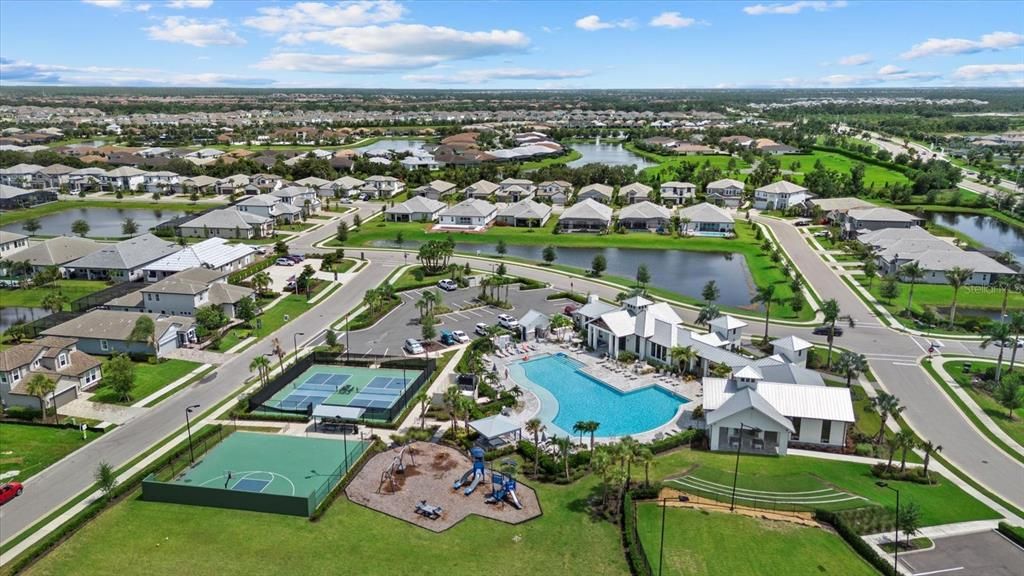 Active With Contract: $900,000 (4 beds, 4 baths, 3284 Square Feet)