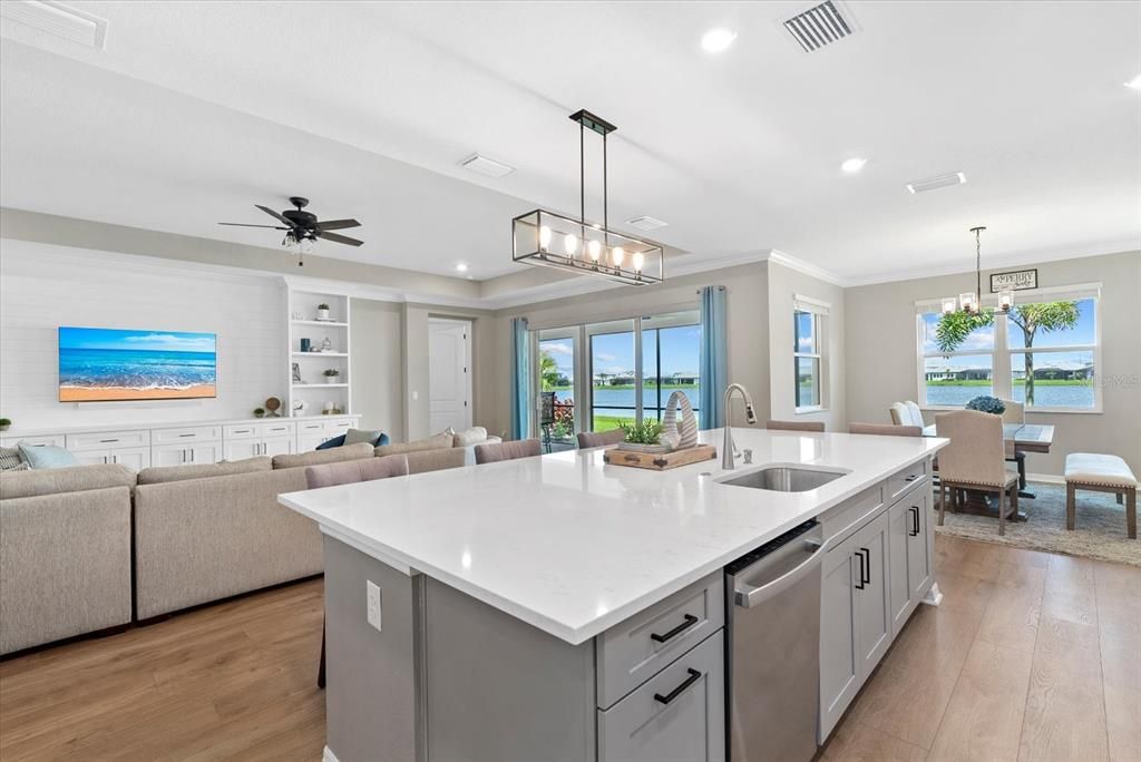 Active With Contract: $900,000 (4 beds, 4 baths, 3284 Square Feet)