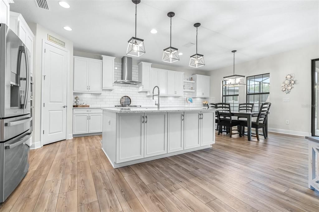 For Sale: $849,900 (5 beds, 4 baths, 3545 Square Feet)