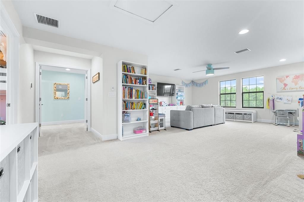 For Sale: $849,900 (5 beds, 4 baths, 3545 Square Feet)