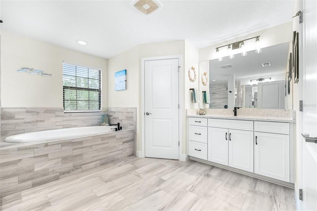 For Sale: $849,900 (5 beds, 4 baths, 3545 Square Feet)