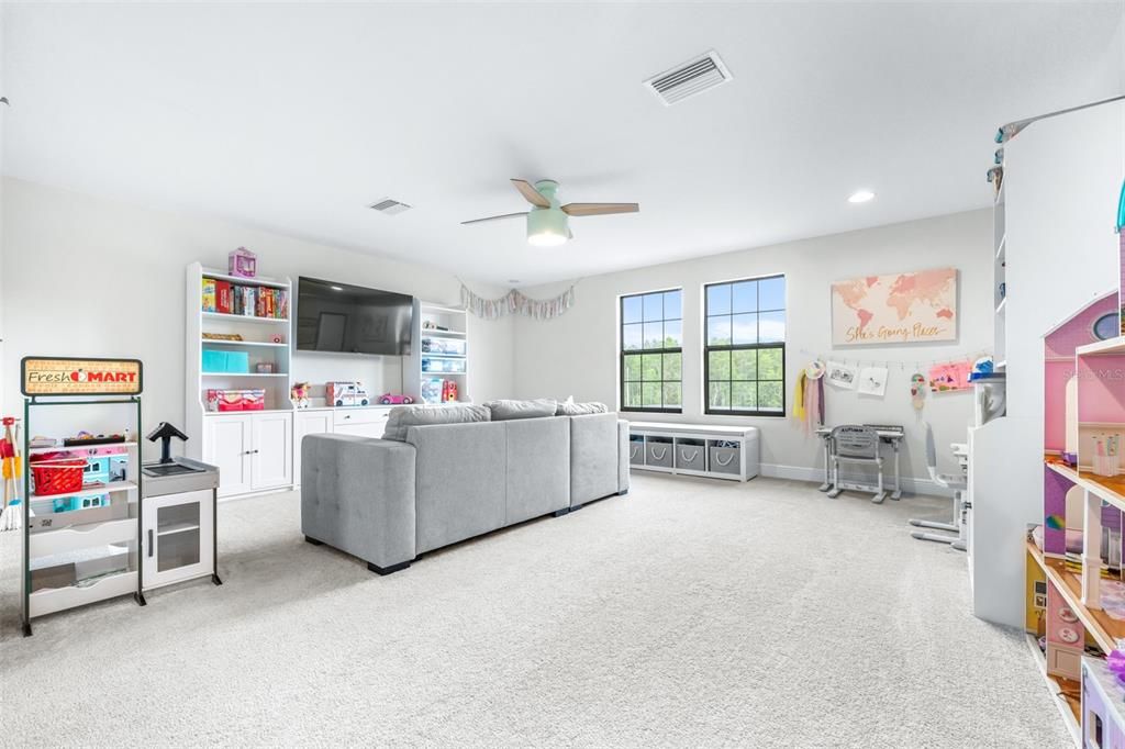 For Sale: $849,900 (5 beds, 4 baths, 3545 Square Feet)