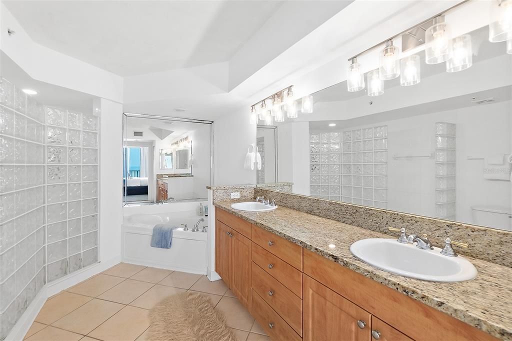 Active With Contract: $625,000 (3 beds, 3 baths, 2072 Square Feet)