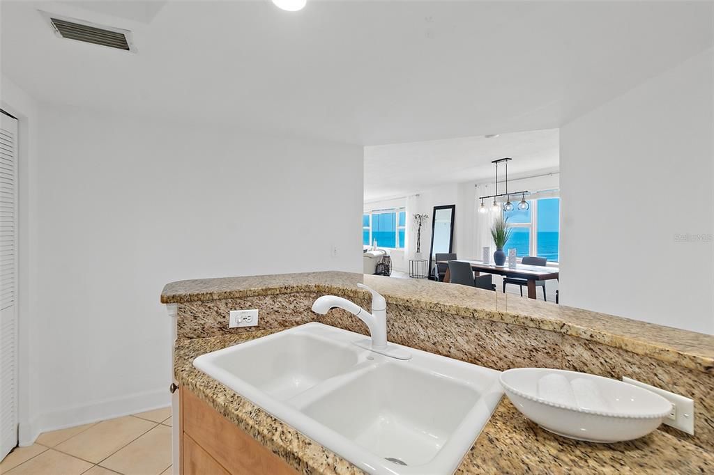 Active With Contract: $625,000 (3 beds, 3 baths, 2072 Square Feet)