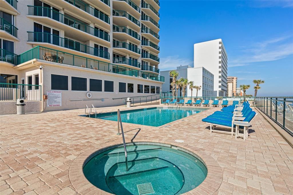 Active With Contract: $625,000 (3 beds, 3 baths, 2072 Square Feet)