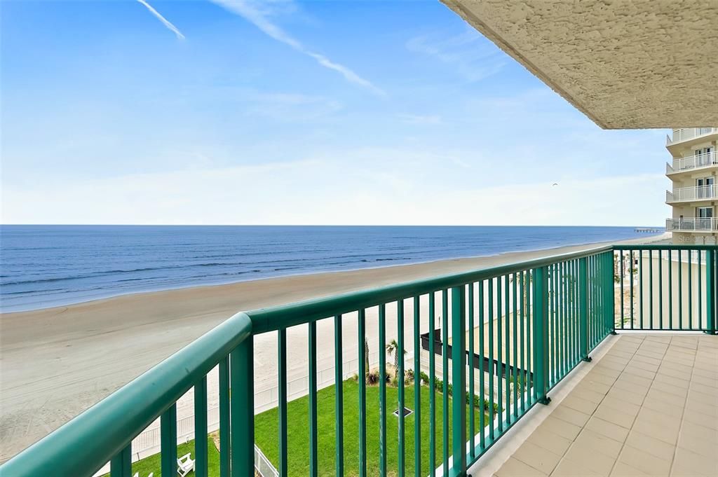 Active With Contract: $625,000 (3 beds, 3 baths, 2072 Square Feet)