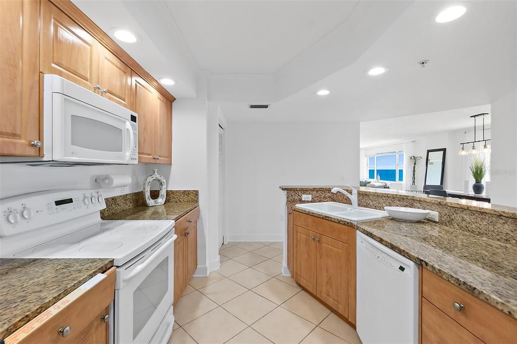 Active With Contract: $625,000 (3 beds, 3 baths, 2072 Square Feet)