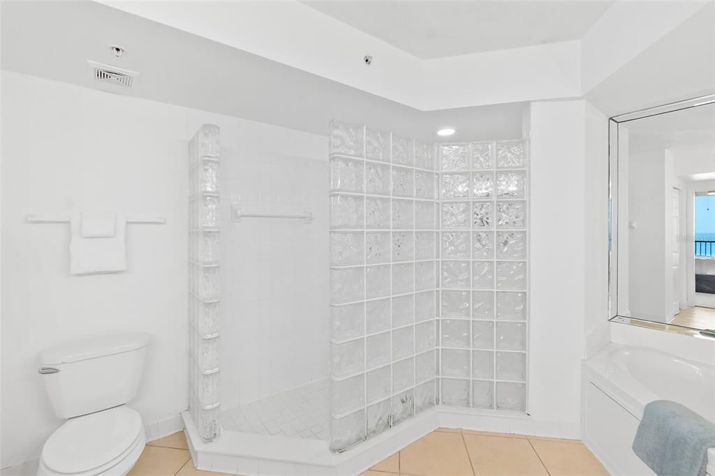 Active With Contract: $625,000 (3 beds, 3 baths, 2072 Square Feet)