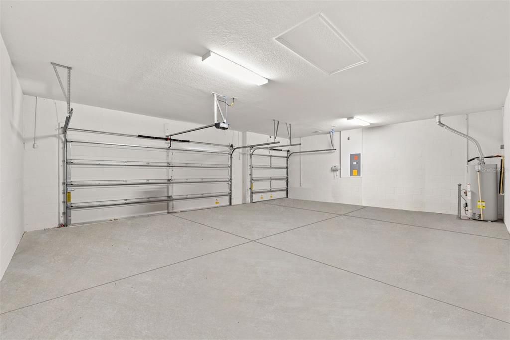 Activo con contrato: $434,000 (4 camas, 3 baños, 2552 Pies cuadrados)