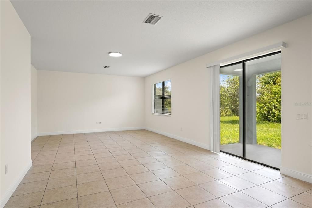 Activo con contrato: $434,000 (4 camas, 3 baños, 2552 Pies cuadrados)